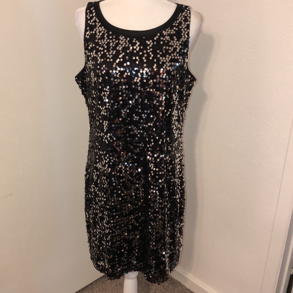 BANANA REPUBLIC Sz 12 Black & Silver Sequins Dress! Very pretty on!!